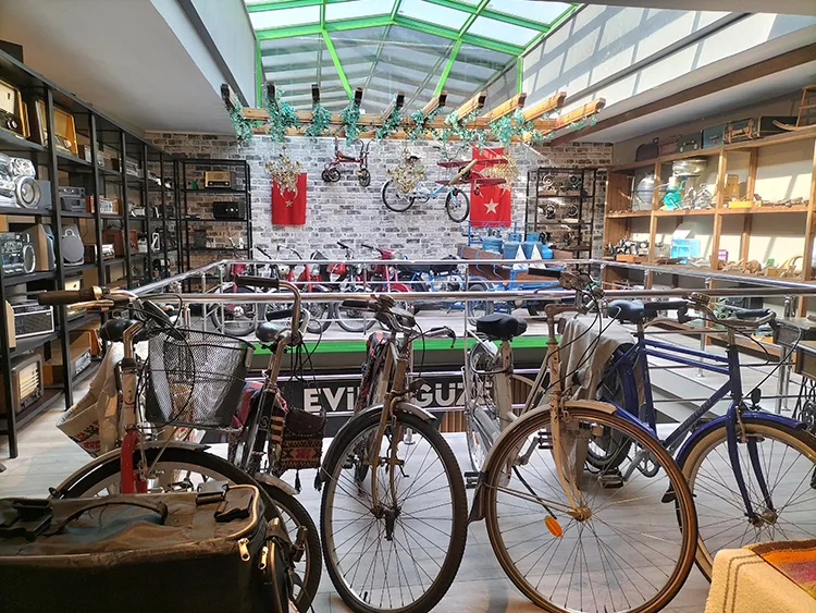 Antalyalı esnafın üç tekerlekli bisikletle başlayan merakı koleksiyona dönüştü