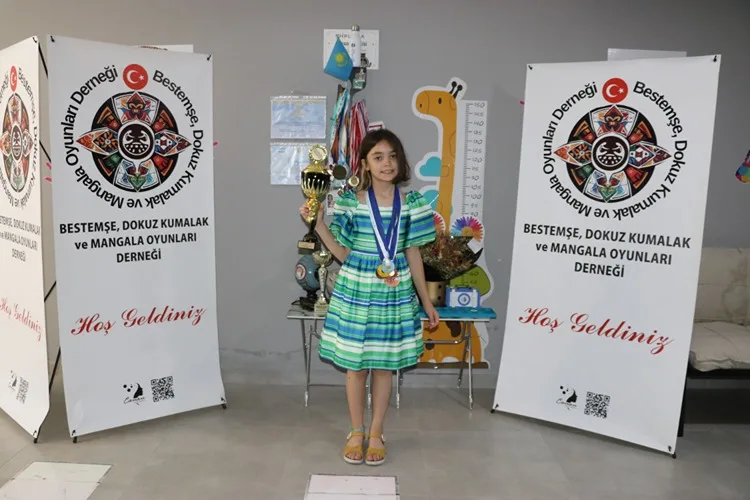 Annelerinden öğrendikleri mangala ve dokuz kumalakta dünya şampiyonu oldular