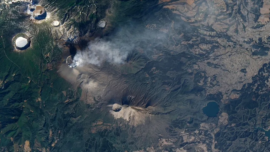 Japonya’da Şinmoe Yanardağı faaliyete geçti