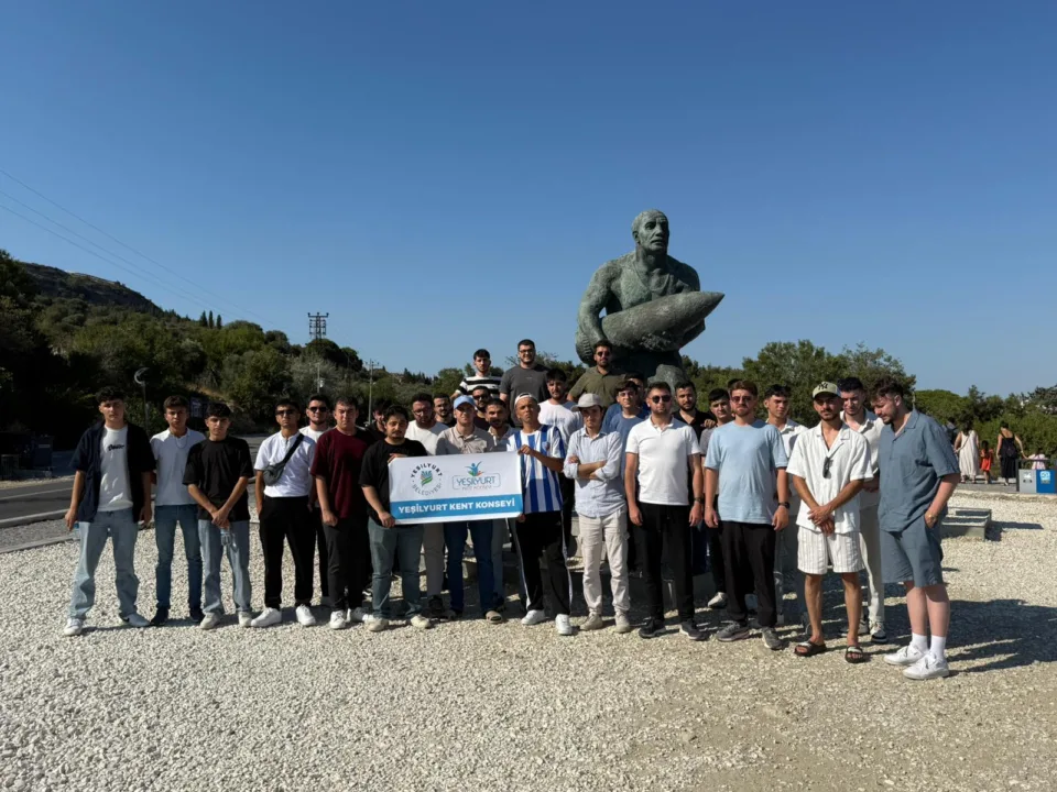 YEŞİLYURT GENÇ MECLİS ÜYELERİ, KAHRAMANLIK DESTANININ YAZILDIĞI ÇANAKKALE’DEKİ TARİHİ MEKÂNLARI İNCELEDİ