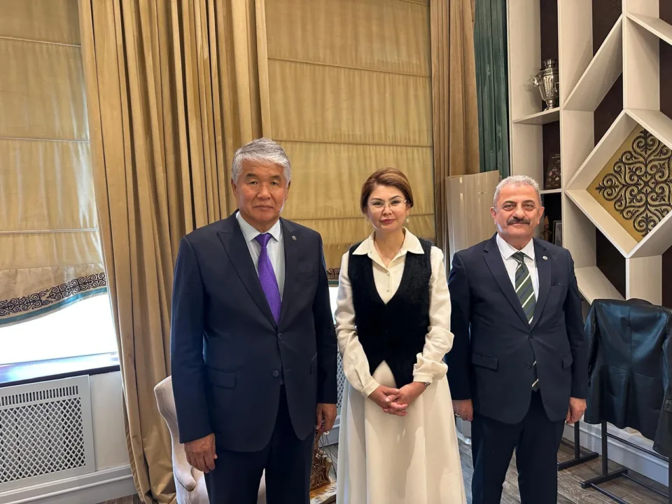 TÜRKSOY Genel Sekreteri Sultan Raev, Kazakistan Cumhuriyeti Kültür ve Enformasyon Bakanı Aida Balayeva ile Bir Araya Geldi