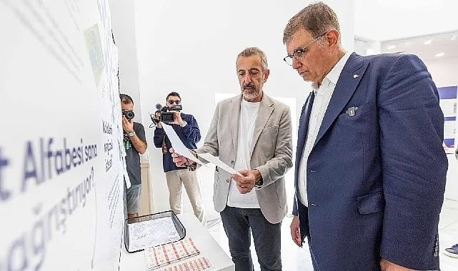 İzmir’in geleceğini anlatan sergi ‘İz’in Peşinde Şehrin İçinde’ açıldı