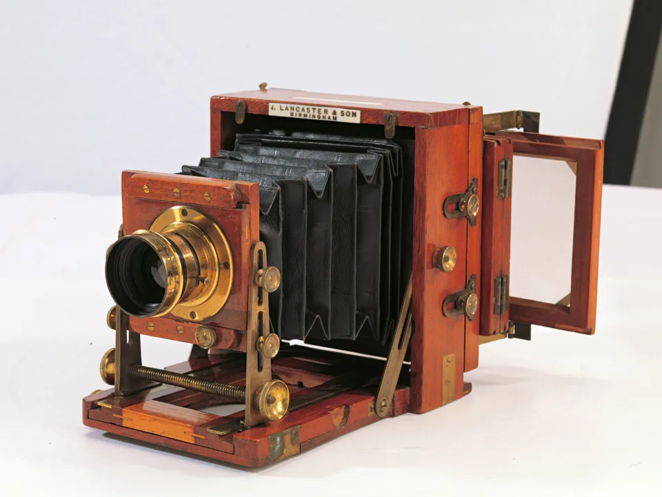 Zamanın Kadrajında  Dünya Fotoğrafçılık Günü’nde  Fotoğraf Tarihine Yolculuk