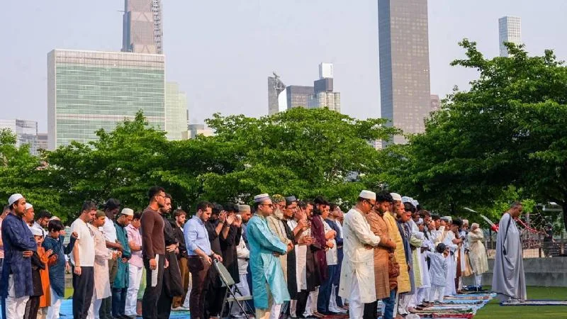 Kanada eyaletinden sokakta dua etmeyi ve namaz kılmayı yasaklama planı