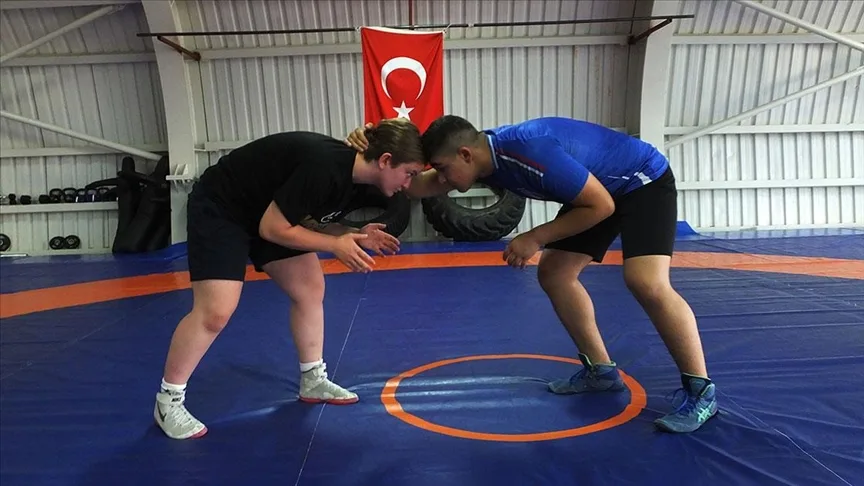 Genç güreşçi Ravza Nur’un hedefi uluslararası başarılara imza atmak