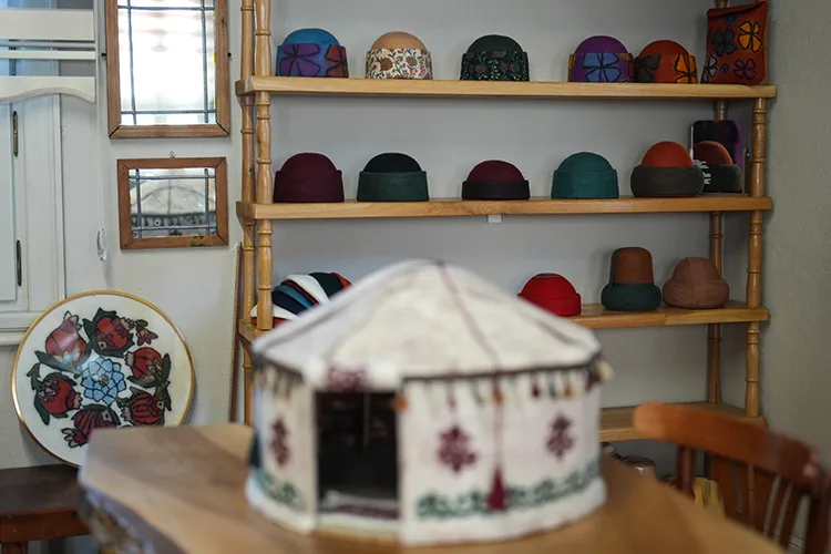 Keçeyi sanata dönüştüren usta, ürünlerini 45 ülkeye satıyor