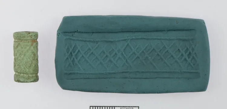  Seyitömer Höyük arkeoloji kazısında 4 bin 400 yıllık silindir mühür bulundu