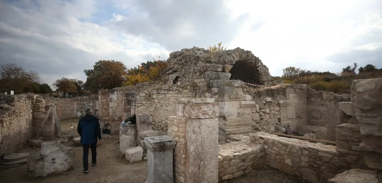  Alexandria Troas Antik Kenti’nde arkeologlar orkestra alanına ulaştılar