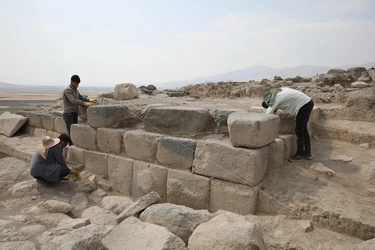 Çivi yazılı tabletlerin çözümüyle Körzüt Kalesi’nin “Haldi’nin kutsal kenti” olduğu belirlendi
