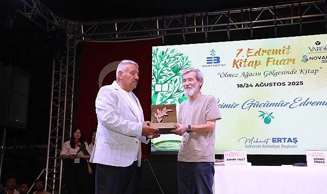 7. Edremit Kitap Fuarı’nda 5. Gün: Şiirden panele, türkülerden müziğe