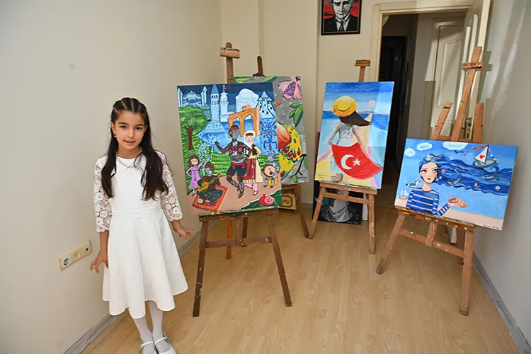 Çamaşır ipine mandalladığı resimlerle yeteneği keşfedilen küçük ressam: Fatıma Erva Eren
