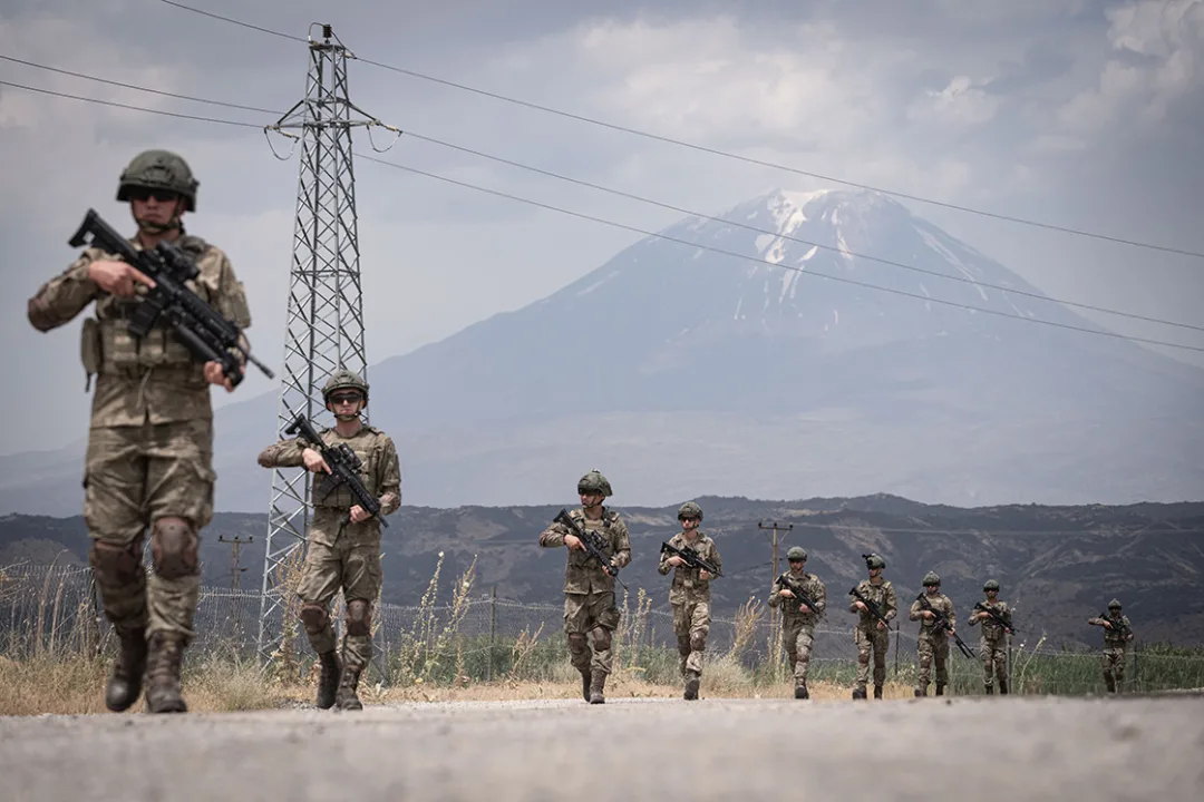Ağrı’da sınırda ileri teknolojiyle gücüne güç katan Mehmetçik yasa dışı geçişleri engelliyor