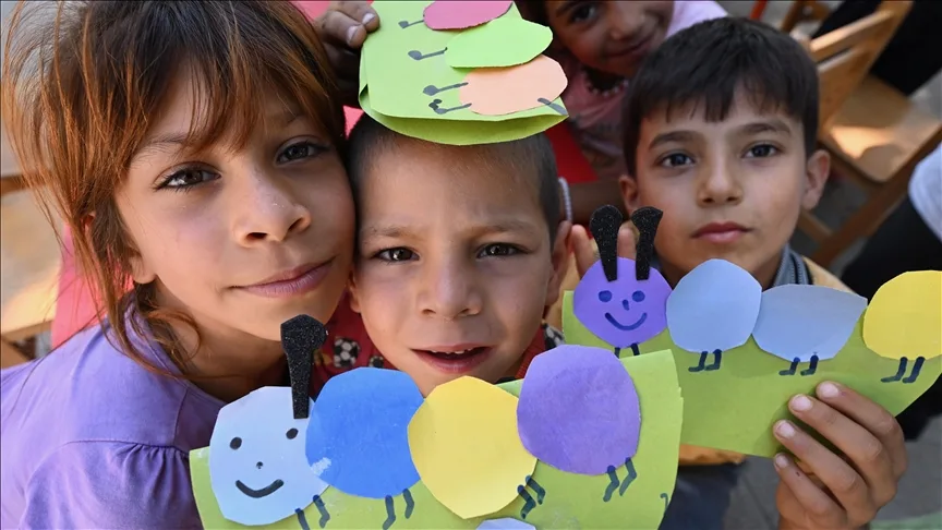 Mevsimlik tarım işçilerinin çocukları, fındık bahçelerinde çalışmak yerine okulda eğlenip öğreniyor