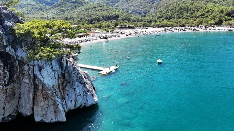 Antalya’nın “turkuaz sularına saklanan deniz mağarası” doğaseverler ve fotoğraf tutkunlarının gözdesi