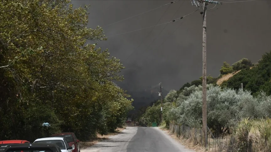 Yunanistan’da orman yangını Patra’daki yerleşim bölgesine yaklaştı