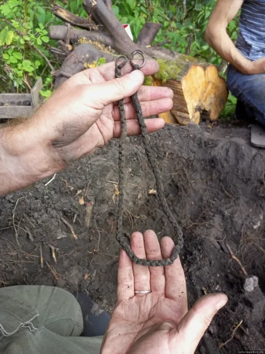 Rusya’nın Novorzhev Bölgesinde Arkeologlar Tarafından Keşfedilen Nadir İskandinav Zinciri.