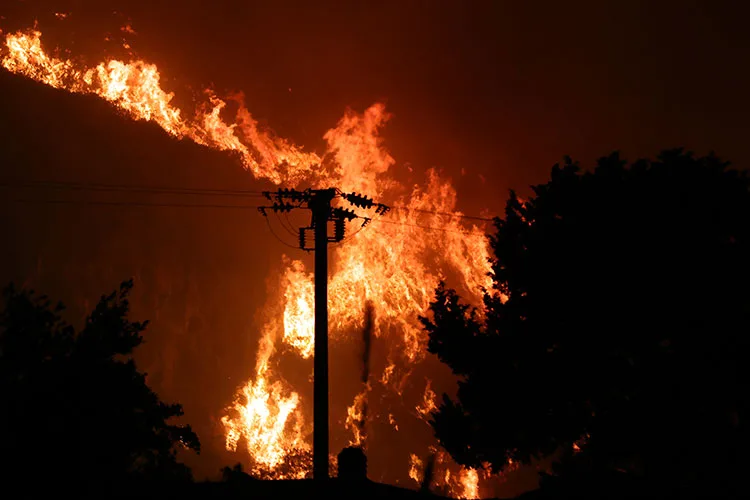 Avrupa’nın yer yer yüksek sıcaklık ve yangınlarla mücadelesi sürüyor