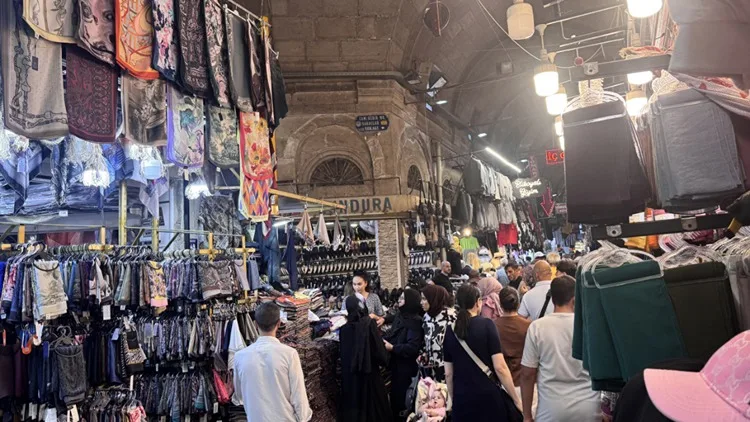 Kayseri’de gurbetçiler tarihi Kapalı Çarşı’dan vazgeçmiyor