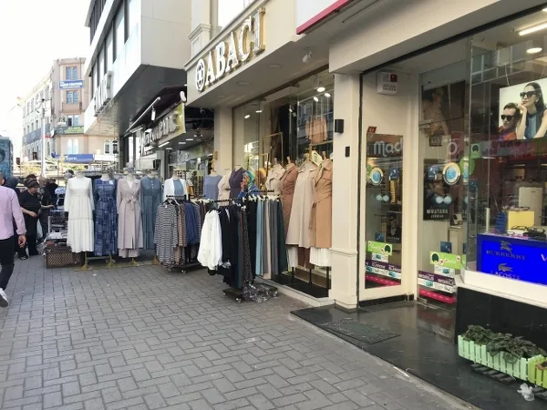 Esnaf Caddeye Taştı! Vatandaşlar İsyan Etti…