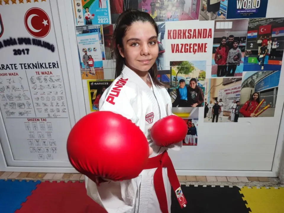 14 yaşında 150’den fazla madalyası var