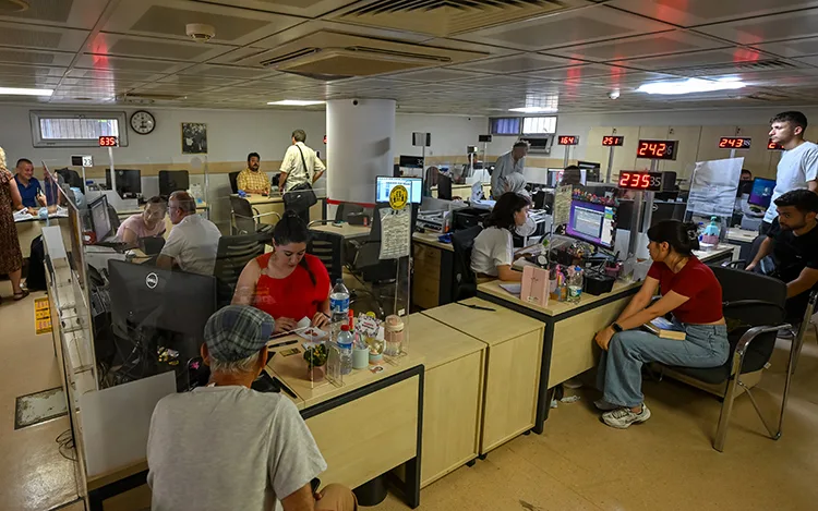 Nüfus müdürlüklerinde sürücü belgesi yenileme yoğunluğu yaşandı