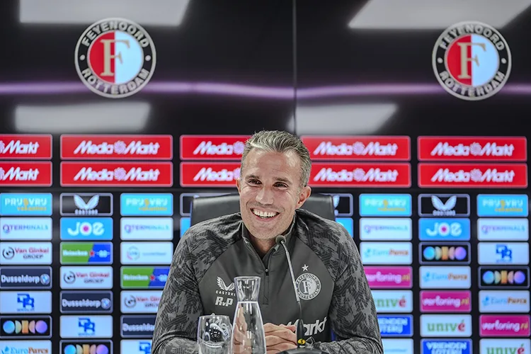 Feyenoord Teknik Direktörü Robin van Persie: Galatasaray’a attığım 2 gol Fenerbahçe’deki en güzel anılarımdan biriydi