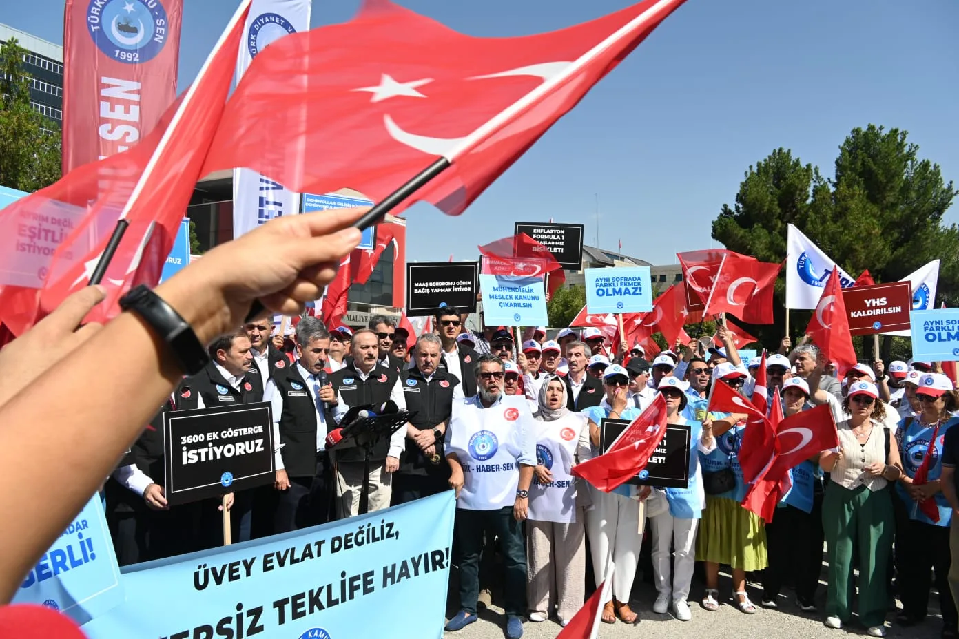 KAHVECİ: “TÜM TÜRKİYE’DE İŞ BIRAKIYORUZ!”