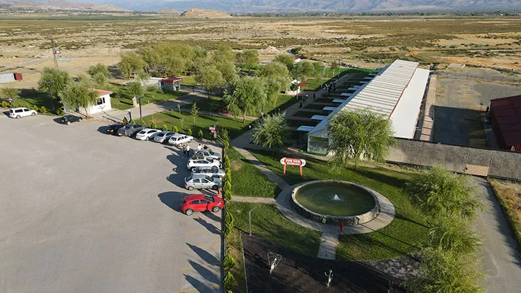 Erzincan’daki Hor Hor Kaplıcası zengin mineralli suyuyla misafirlerini ağırlıyor