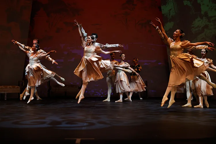 22. Uluslararası Bodrum Bale Festivali “Kuğu Gölü” balesiyle başladı