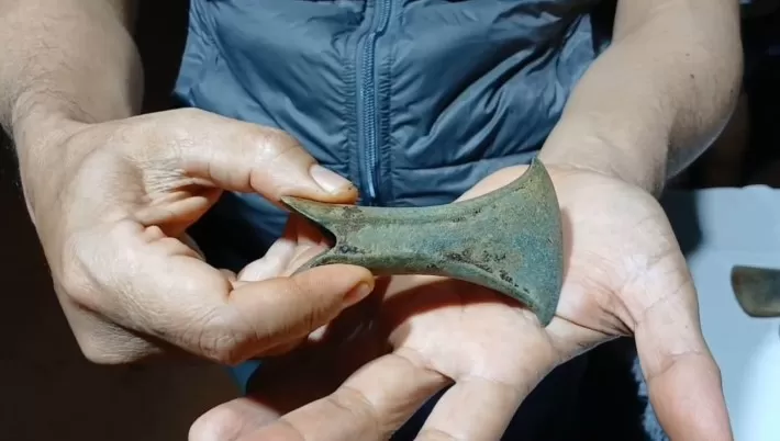 3.000 Yıllık Konik Baltanın Gökyüzünden Düştüğüne İnanılır: Muhtemelen Meteoritten Yapılmıştır.