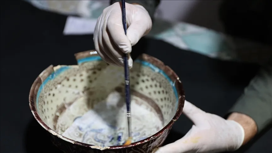 UNESCO Dünya Miras Geçici Listesi’ndeki Harran’da yaklaşık 9 asırlık seramik tören kabı bulundu