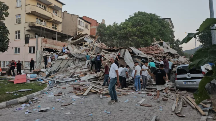 Balıkesir’de 6,1 büyüklüğünde deprem