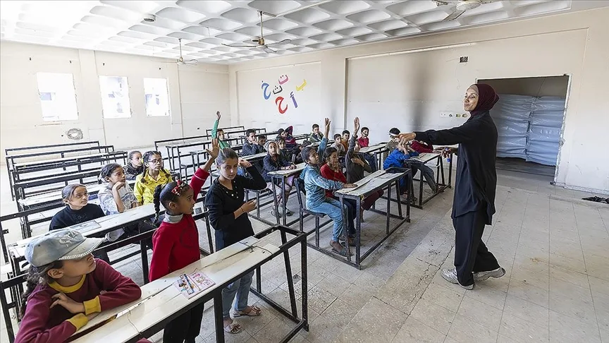 UNRWA: Gazze’de 660 bin çocuk üçüncü yıldır okula gidemiyor