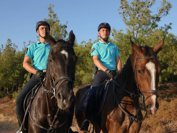 Balıkesir’de atlı birlikler ile komandolar ormanların güvenliği için 24 saat nöbet tutuyor