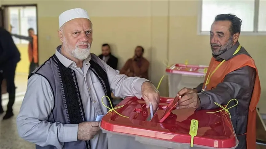 Libyalılar yerel seçimlerin ikinci aşaması için sandık başında