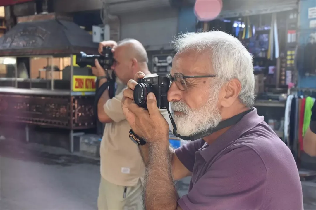 75 Yaşında Fotoğrafçılığa Aşkla Devam