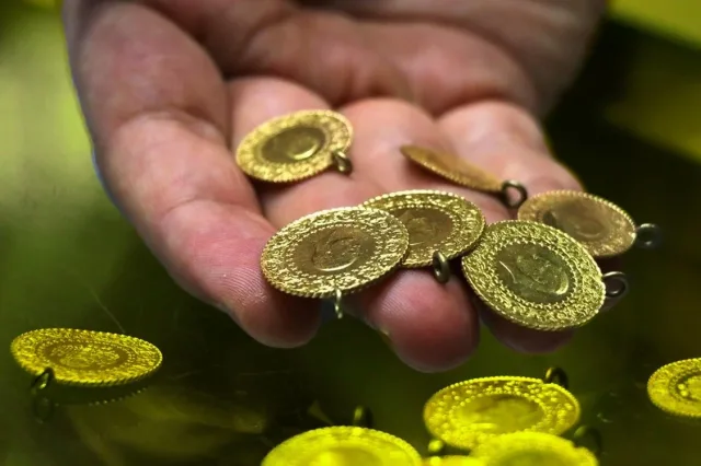 Altında yeni zirve sinyali! Yıl sonu tahmini 3.500 dolara yükseldi