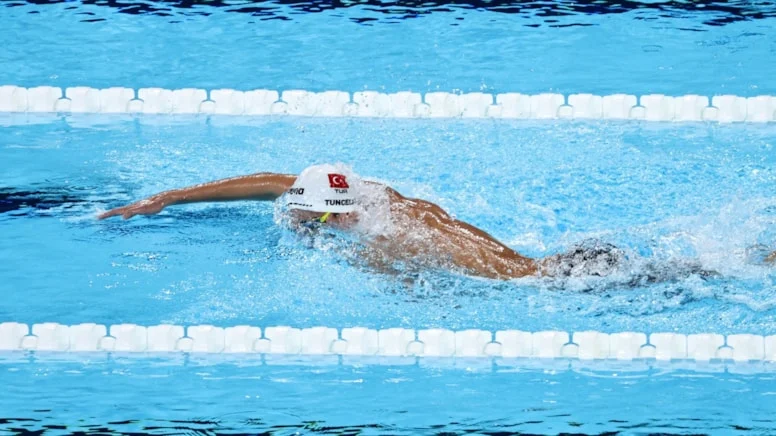 Fenerbahçeli Milli yüzücü Kuzey Tunçelli dünya şampiyonu