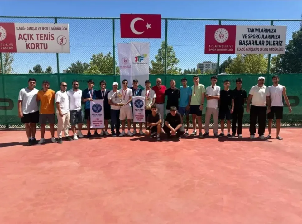 Elazığ’da 18 Yaş Altı Tenis Turnuvası Tamamlandı