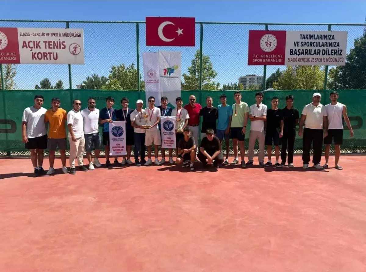 Elazığ’da 18 Yaş Altı Tenis Turnuvası Tamamlandı