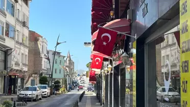 Sinop’ta Esnafa Türk Bayrağı Hediyesi
