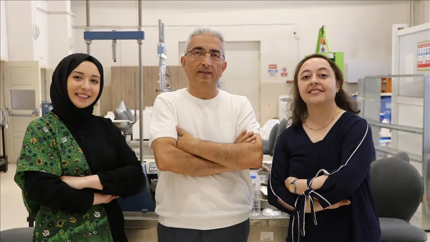 Çöpe giden pet şişeler Atatürk Üniversitesinde depreme karşı güce dönüştürüldü