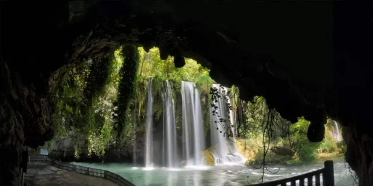 Antalya’nın Gözalıcı Güzelliklerinden Düden Şelalesi