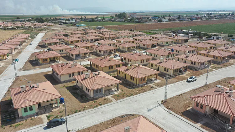 Türkiye’nin ilk “kırsal uydu kenti” hak sahibi depremzedelerden tam not aldı