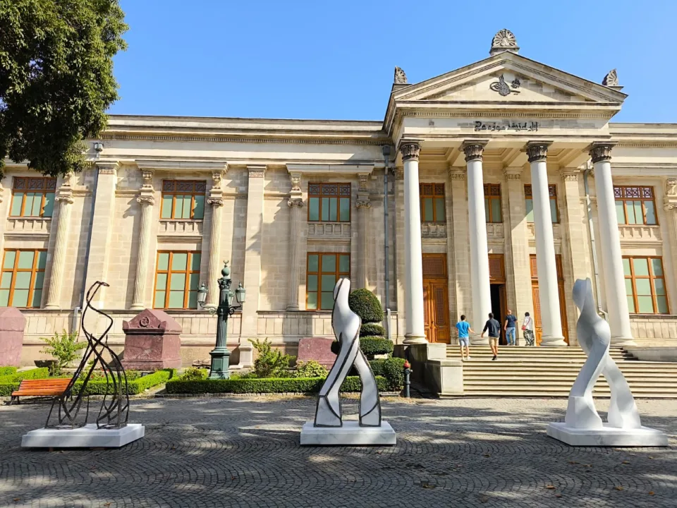 -Heykel sanatçısı Nilhan Sesalan’ın ‘İz Kalır, Ben Kaybolurum’ sergisi ziyaretçilerini bekliyor 