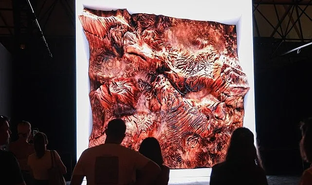 İzmir Enternasyonal Fuarı’nda Atatürk ve Refik Anadol sergilerine büyük ilgi