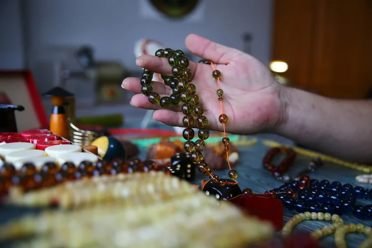 Tespih sanatına gönül veren karı koca el emeği ürünler tasarlıyor