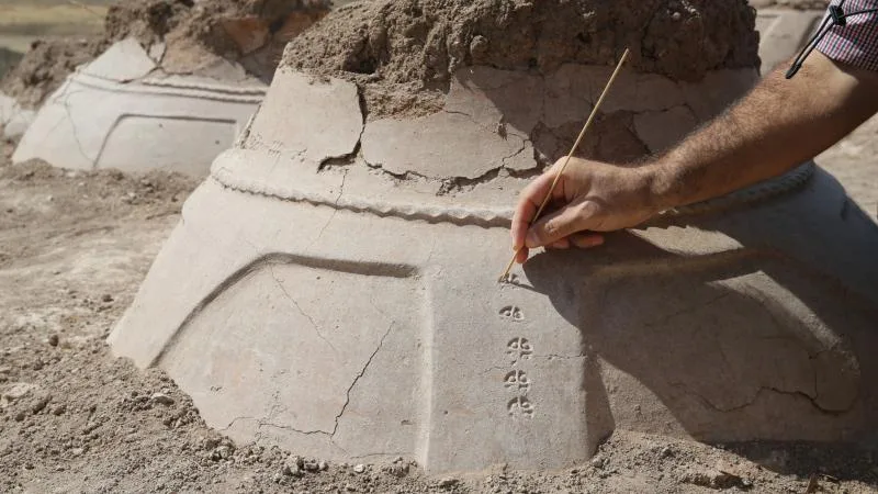 Van’da çivi yazılı 76 küp ortaya çıkarıldı