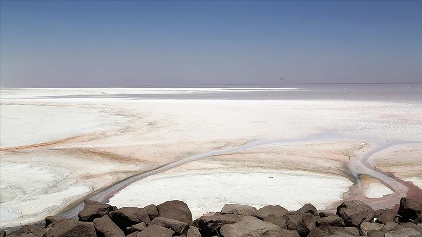 Kuraklıkla boğuşan İran’daki Urumiye Gölü tamamen kurudu