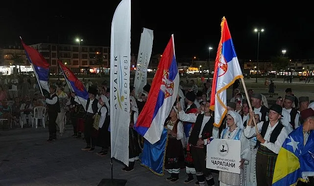 5 ülke, 17 halk dansları ekibi ve 700 dansçıyla festival bu yıl da görkemli geçti